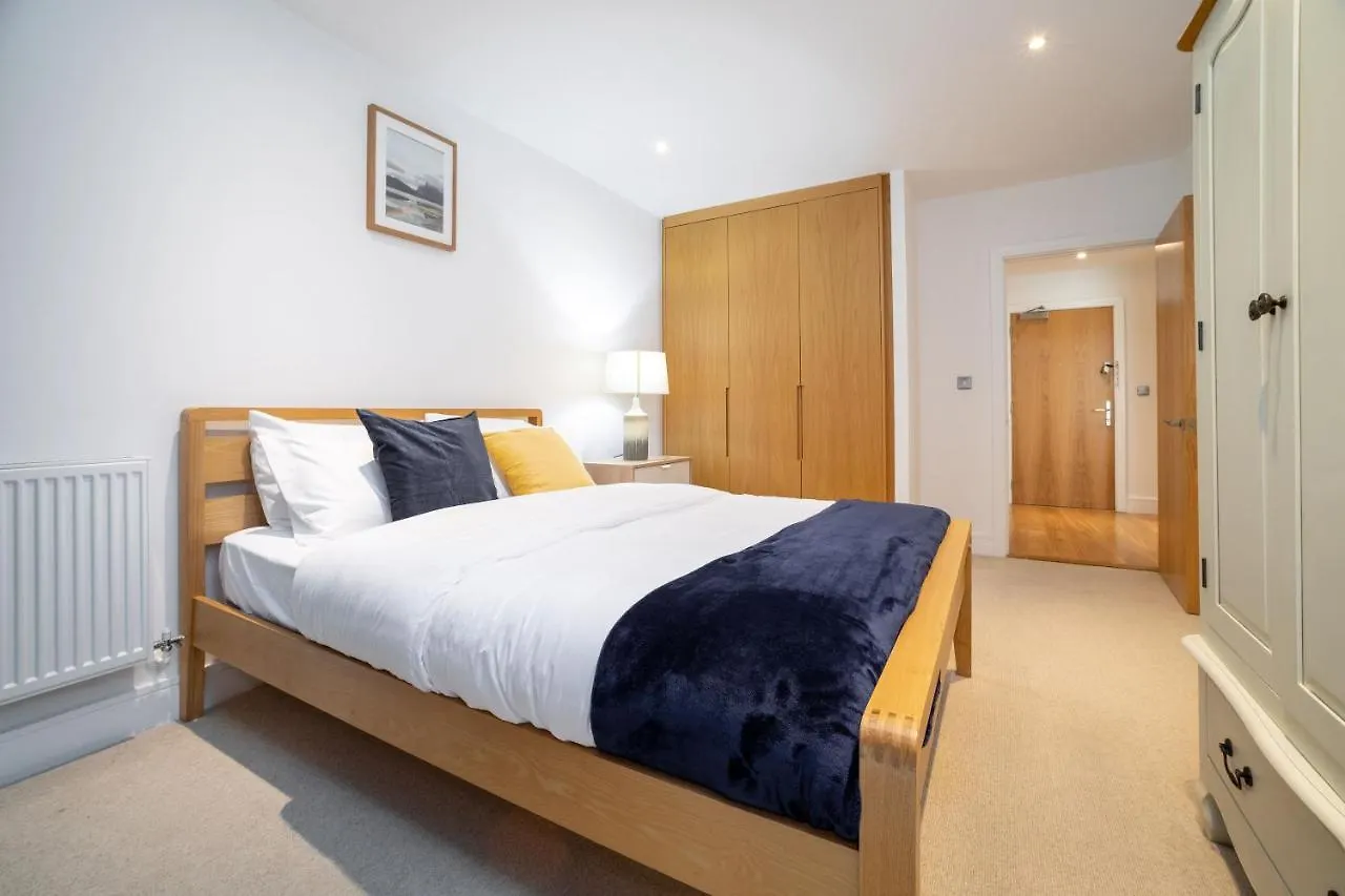 La Creme 1 Bed Apartment - Canning Town London