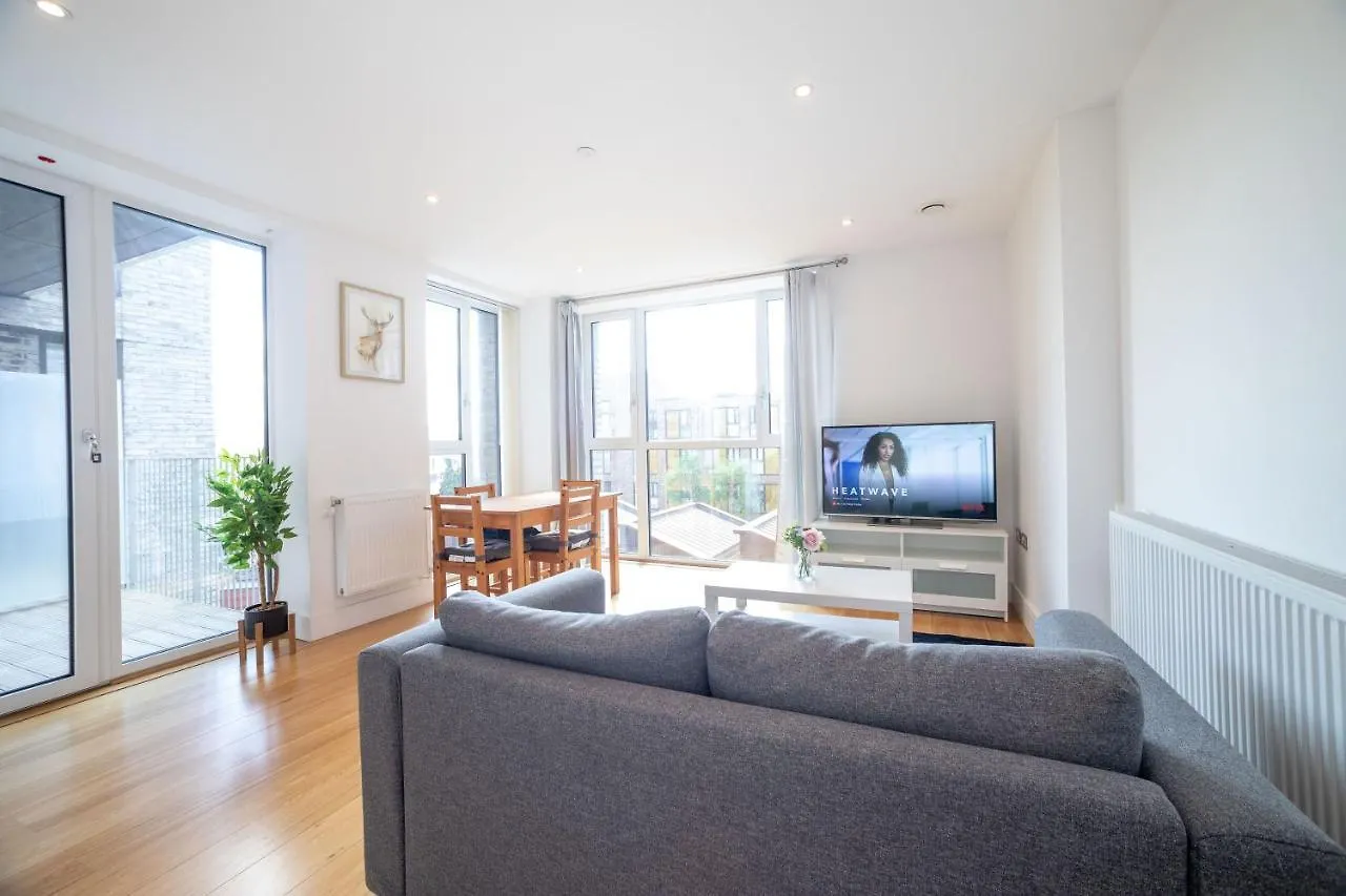 La Creme 1 Bed Apartment - Canning Town London