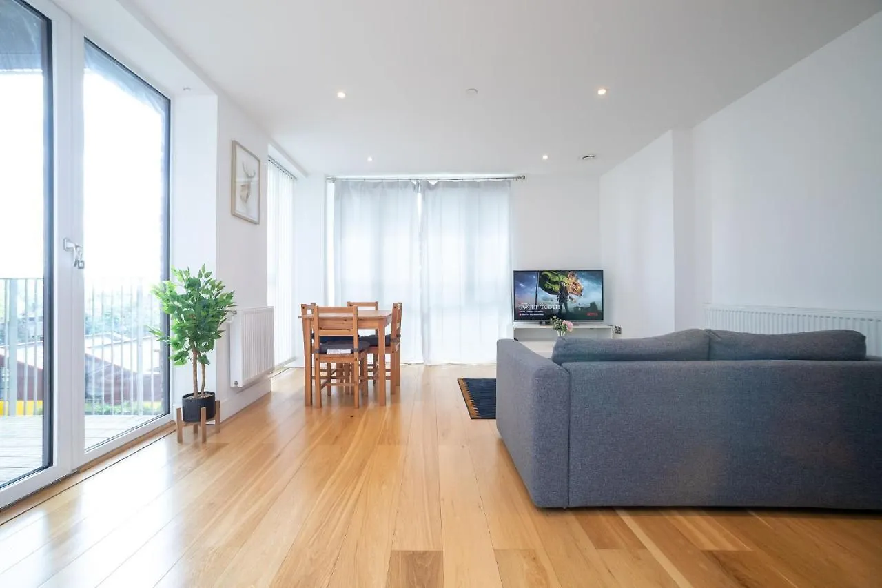 La Creme 1 Bed Apartment - Canning Town London