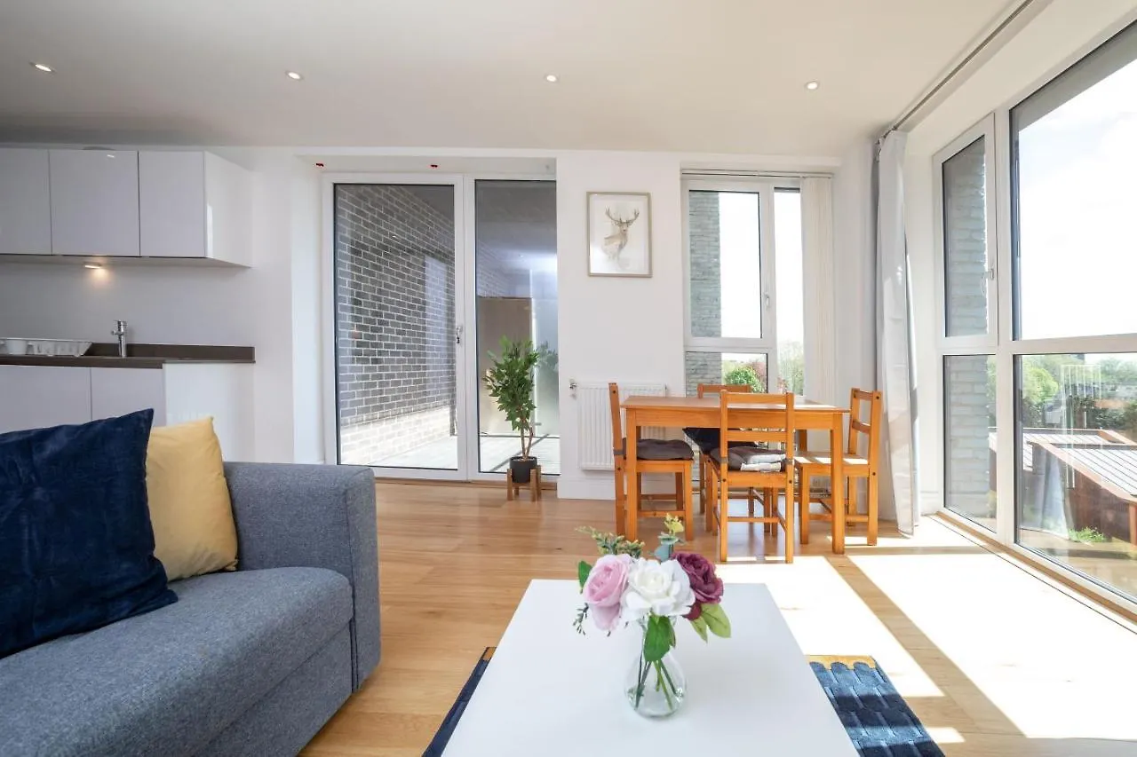 La Creme 1 Bed Apartment - Canning Town London