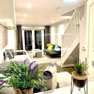 centrally-situated-house-plus-private-parking.tophotelsbath.com/