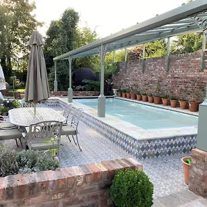 lyndhurst-victorian-villa-with-beautiful-gardens.hotelsin-chester.com/