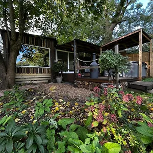 lynbrook-cabin-and-hot-tub-new-forest.tophotelsbath.com/